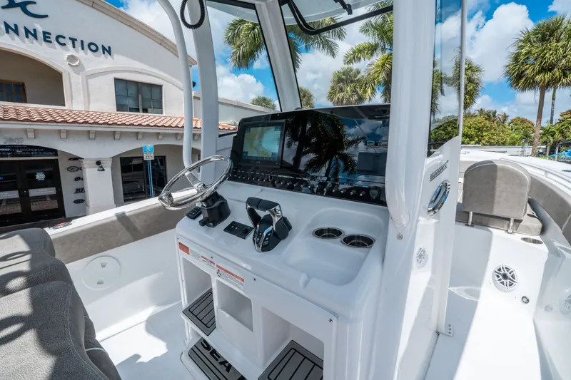 Slide: The Image of Sea Hunt Ultra 265 SE 2026 - 18