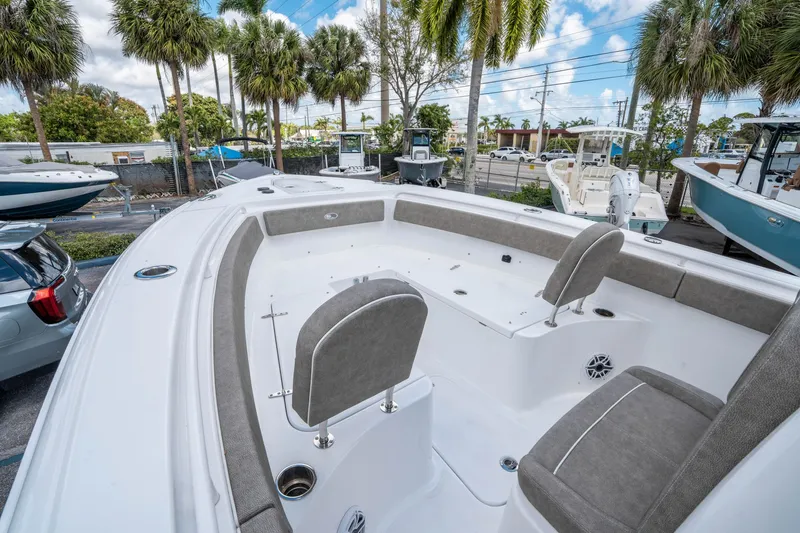Slide: The Image of Sea Hunt Ultra 265 SE 2026 - 23