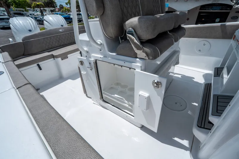 Slide: The Image of Sea Hunt Ultra 265 SE 2026 - 16