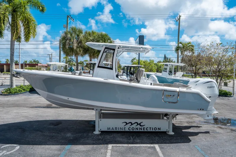 Slide: The Image of Sea Hunt Ultra 265 SE 2026 - 5