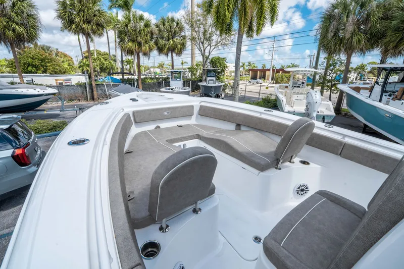 Slide: The Image of Sea Hunt Ultra 265 SE 2026 - 22