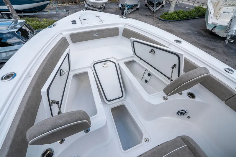 Slide: The Image of Sea Hunt Ultra 265 SE 2026 - 24