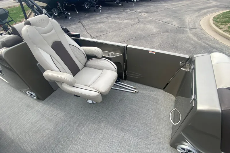 Slide: The Image of 2016 Manitou 25 Legacy LT SHP boat interior with luxurious seating. - 16