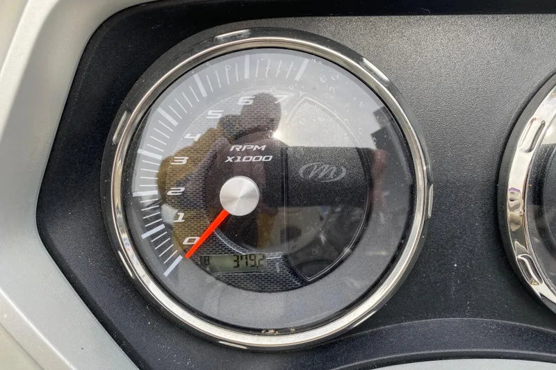 Slide: The Image of Tachometer of 2016 Manitou 25 Legacy LT SHP showing RPM and digital display. - 25