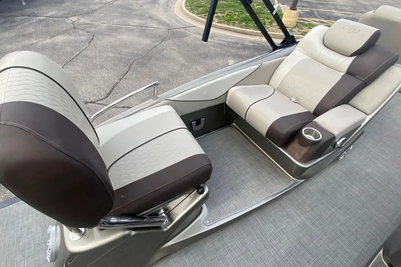 Slide: The Image of 2016 Manitou 25 Legacy LT SHP boat interior with luxurious seating and cup holders. - 31