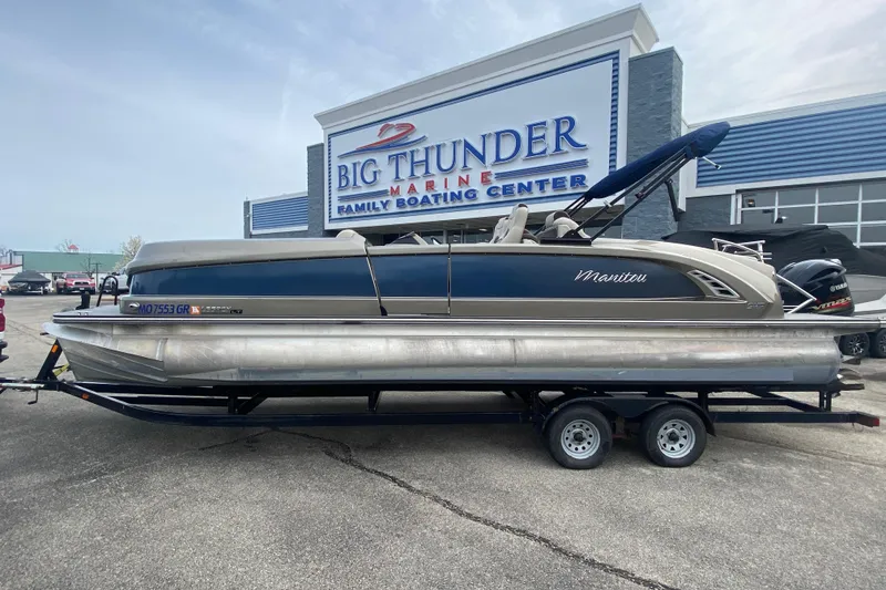 Slide: The Image of 2016 Manitou 25 Legacy LT SHP pontoon boat at Big Thunder Marine. - 38