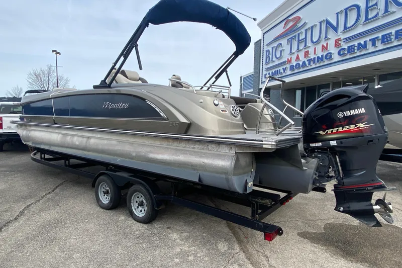 Slide: The Image of 2016 Manitou 25 Legacy LT SHP pontoon boat with Yamaha VMAX engine at dealership. - 39