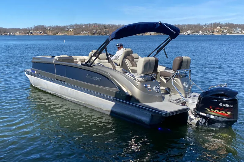 Slide: The Image of 2016 Manitou 25 Legacy LT SHP pontoon boat on a lake with Yamaha VMAX engine. - 8