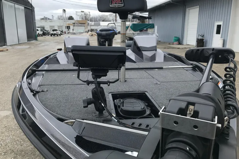 Slide: The Image of 2022 Ranger Z185 boat with advanced navigation equipment on deck. - 18