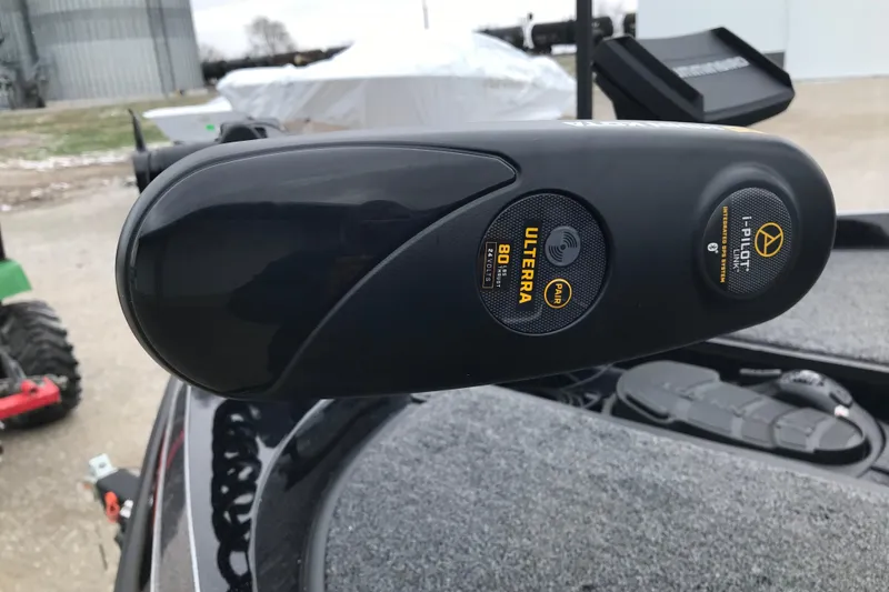 Slide: The Image of 2022 Ranger Z185 boat with Ulterra i-Pilot trolling motor, close-up view. - 24