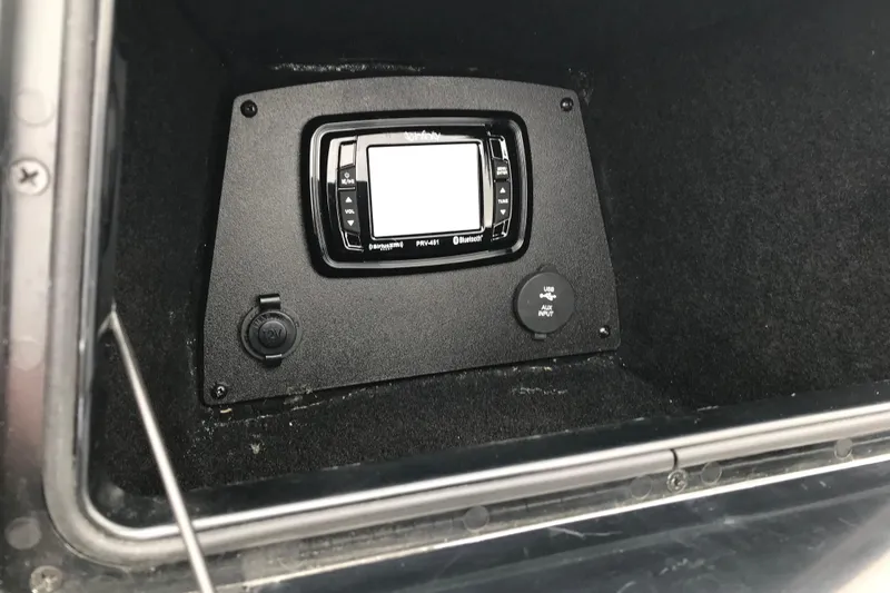 Slide: The Image of 2022 Ranger Z185 audio system with Bluetooth and USB/AUX input. - 34