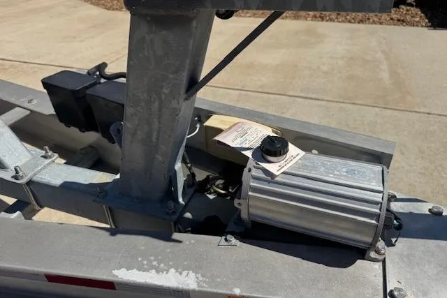 Slide: The Image of Trailer hitch mechanism for 2007 Formula 353 FASTech boat. - 17