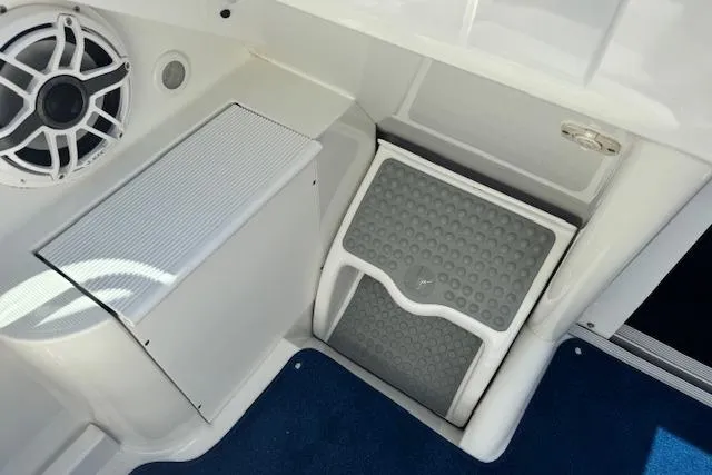 Slide: The Image of 2007 Formula 353 FASTech boat interior with speaker and step detail. - 29