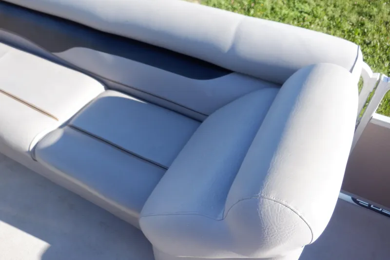 Slide: The Image of 2009 Premier 225 Sunsation LTD boat seat with light gray upholstery. - 22