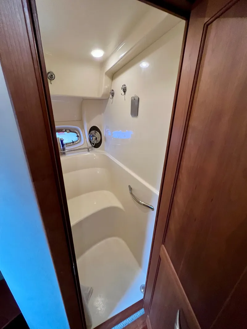 Slide: The Image of Sea Ray 48 Sundancer 2006 - 15