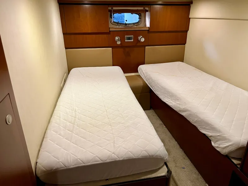 Slide: The Image of Sea Ray 48 Sundancer 2006 - 16