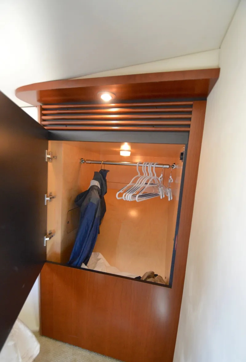 Slide: The Image of Sea Ray 48 Sundancer 2006 - 47