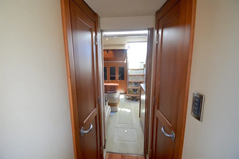 Slide: The Image of Sea Ray 48 Sundancer 2006 - 48