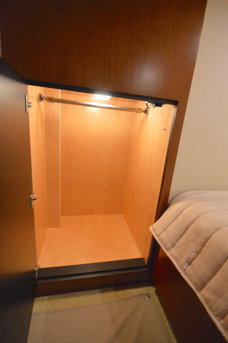 Slide: The Image of Sea Ray 48 Sundancer 2006 - 56