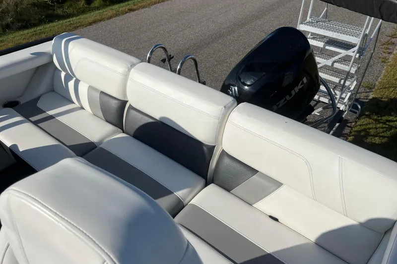 Slide: The Image of White and gray seating on 2022 Viaggio Diamante Q boat with Suzuki engine. - 43