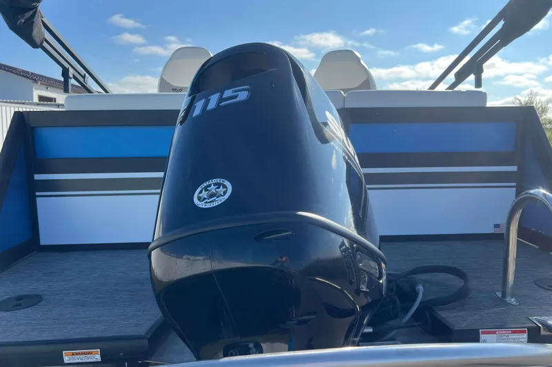 Slide: The Image of 2022 Viaggio Diamante Q boat with powerful 115 engine, sleek design, and modern features. - 5