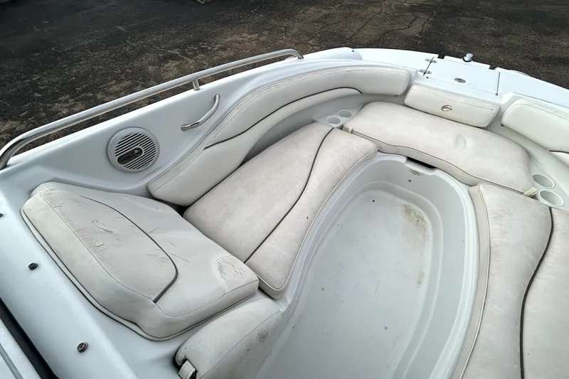 Slide: The Image of Crownline Boats 220 LS 2005 - 13