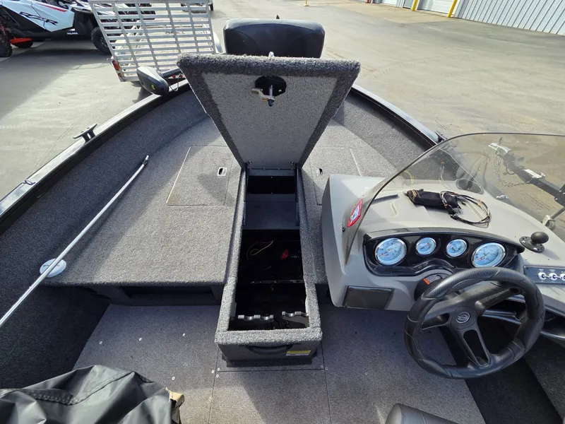 Slide: The Image of Crestliner 1650 Fish Hawk SC 2020 - 10