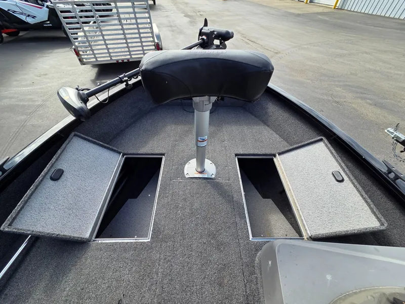 Slide: The Image of Crestliner 1650 Fish Hawk SC 2020 - 11