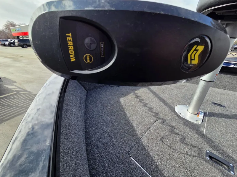 Slide: The Image of Crestliner 1650 Fish Hawk SC 2020 - 13