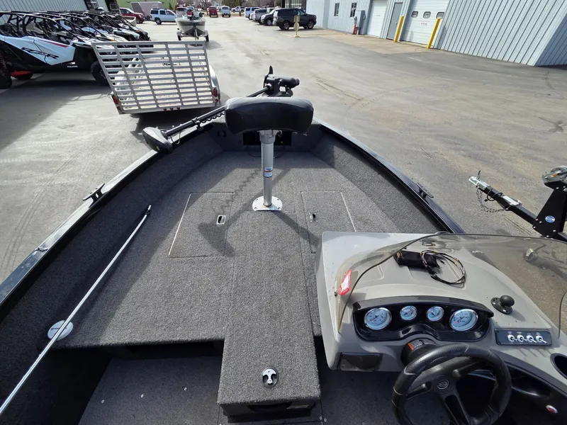 Slide: The Image of Crestliner 1650 Fish Hawk SC 2020 - 9