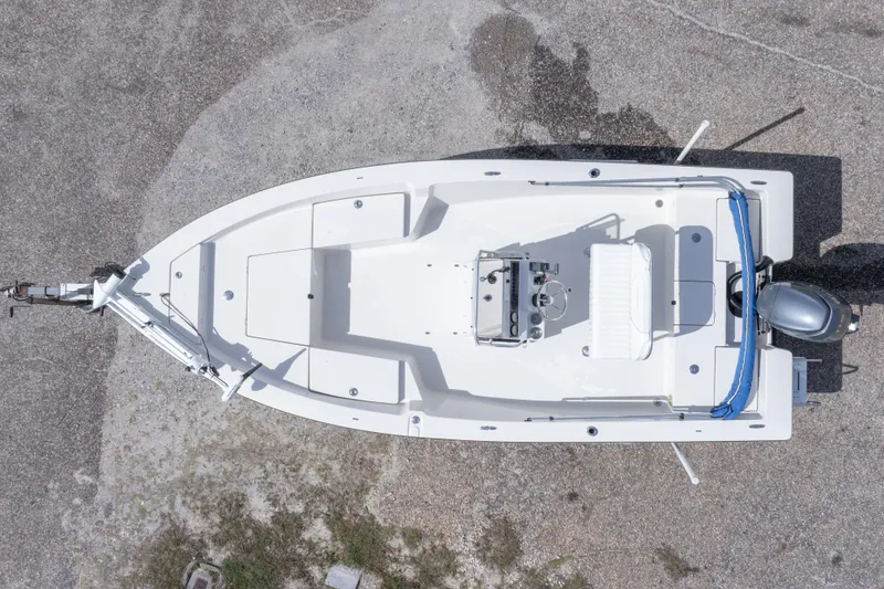 Slide: The Image of Aerial view of 2007 Pathfinder 2000 V boat on a concrete surface. - 7