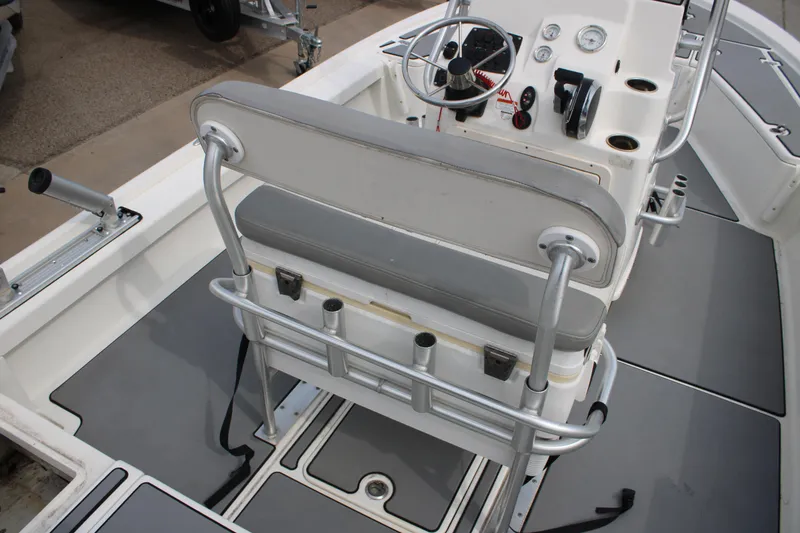 Slide: The Image of 2018 Mako 21 LTS boat interior with steering console and seating. - 16