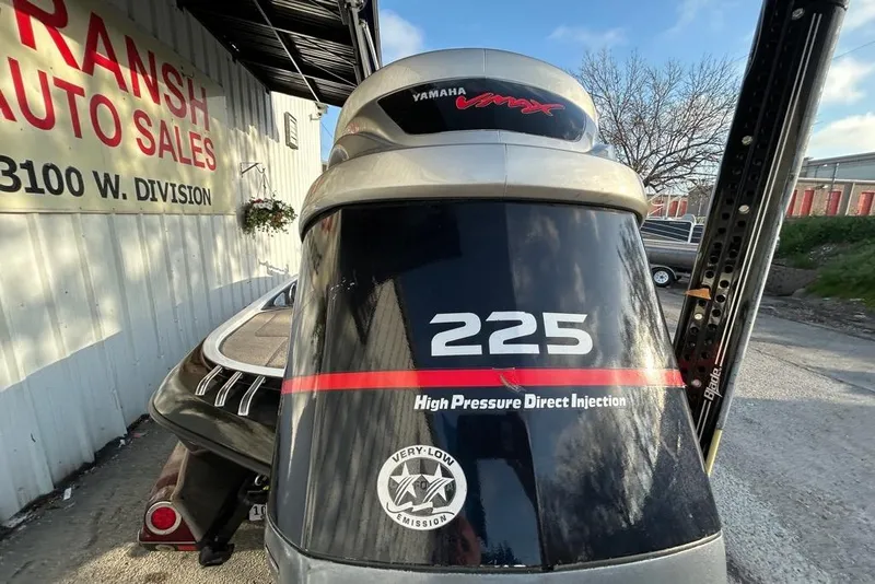 Slide: The Image of 2006 Ranger Z19 Comanche boat with Yamaha VMAX 225 engine at dealership. - 2