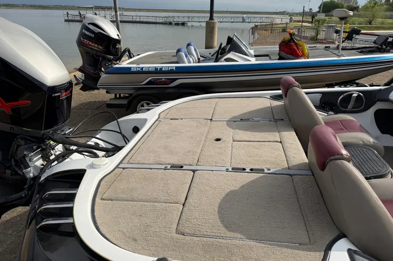 Slide: The Image of 2006 Ranger Z19 Comanche boat with Yamaha engine at a lakeside dock. - 27