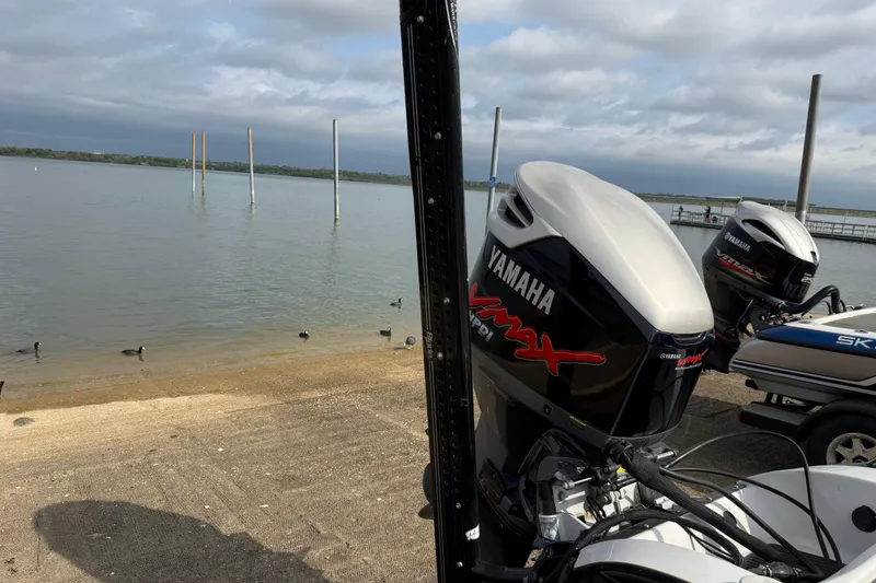 Slide: The Image of 2006 Ranger Z19 Comanche boat with Yamaha VMAX engine by a lakeside dock. - 28