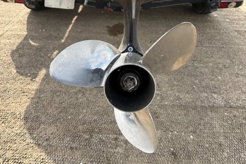 Slide: The Image of Propeller of a 2006 Ranger Z19 Comanche boat on a textured surface. - 31