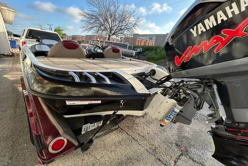 Slide: The Image of 2006 Ranger Z19 Comanche boat with Yamaha VMAX engine, parked outdoors. - 4