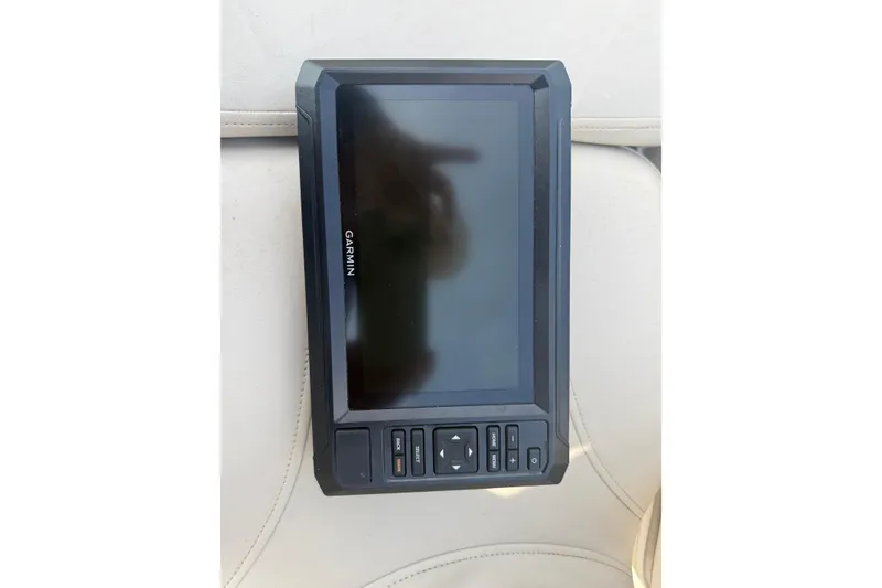 Slide: The Image of Garmin marine GPS device on Larson Cabrio 260 boat, 2007 model. - 4