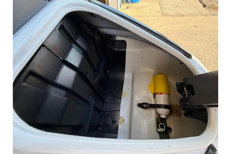 Slide: The Image of 2022 Yamaha WaveRunner VX Cruiser storage compartment with fire extinguisher. - 10
