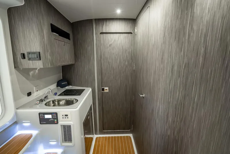 Slide: The Image of Yellowfin 54 Offshore 2023 - 106