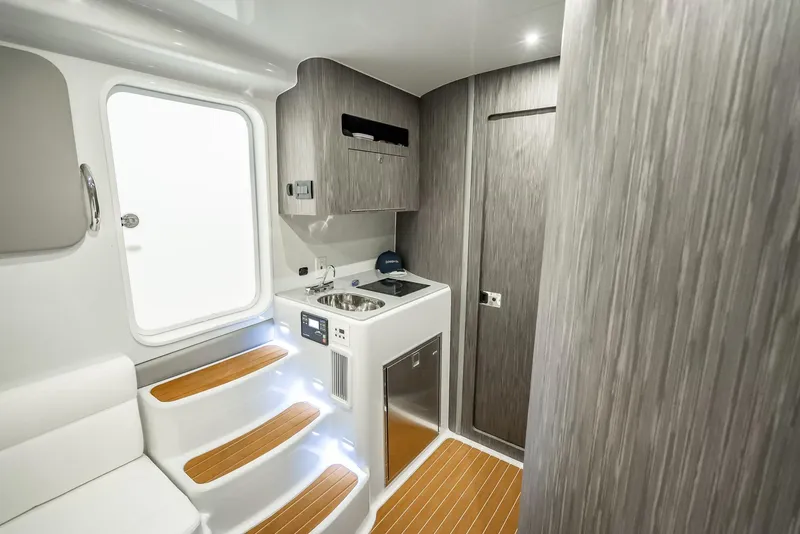 Slide: The Image of Yellowfin 54 Offshore 2023 - 107