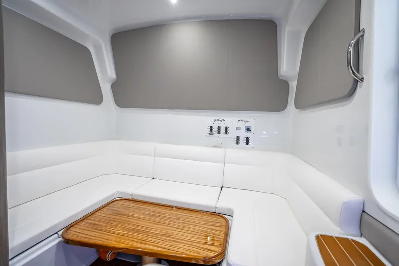 Slide: The Image of Yellowfin 54 Offshore 2023 - 108