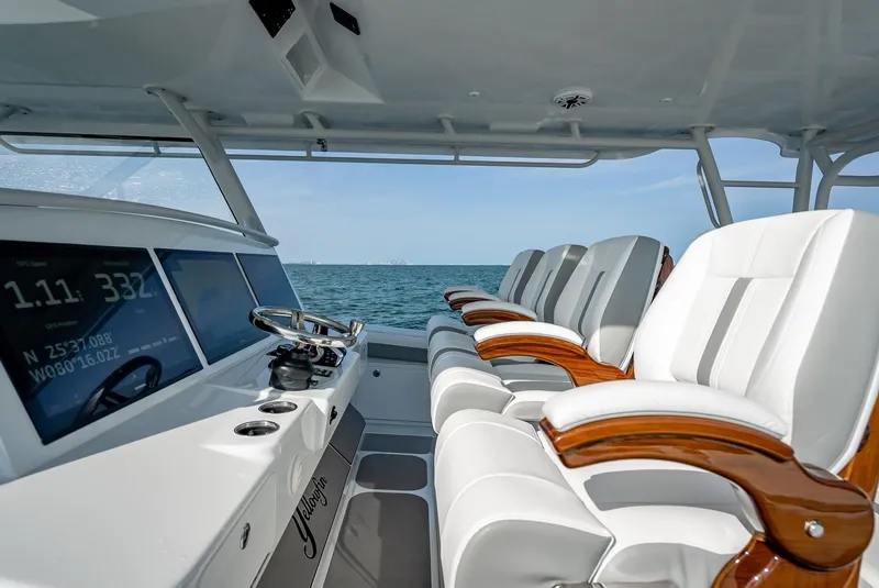 Slide: The Image of Yellowfin 54 Offshore 2023 - 50