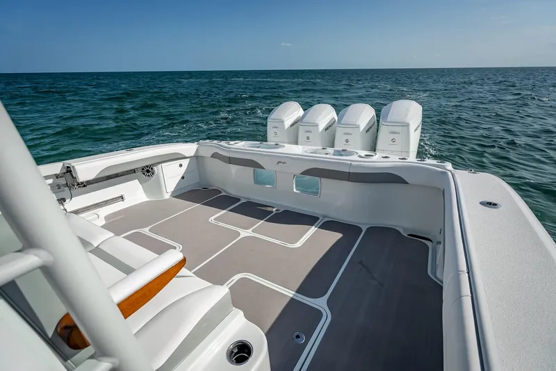 Slide: The Image of Yellowfin 54 Offshore 2023 - 64