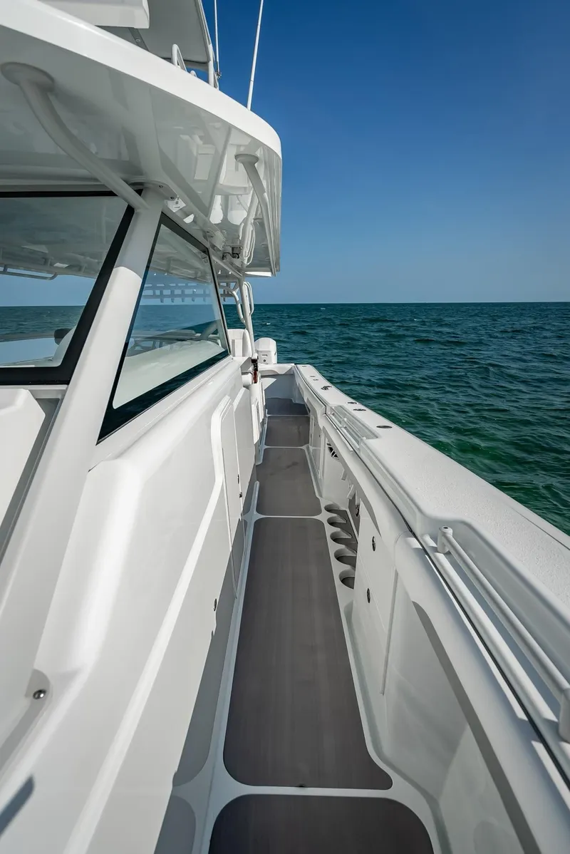 Slide: The Image of Yellowfin 54 Offshore 2023 - 72