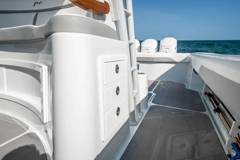 Slide: The Image of Yellowfin 54 Offshore 2023 - 92