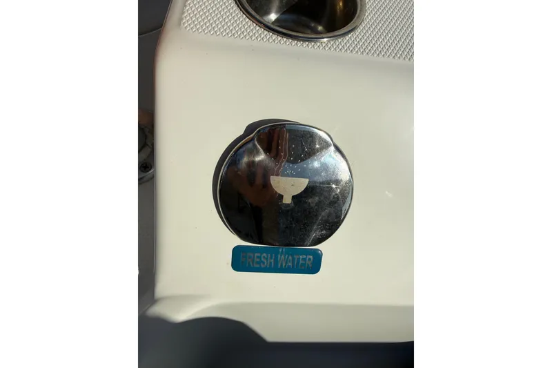 Slide: The Image of Fresh water access on 2014 Carolina Cat 23DC boat. - 27