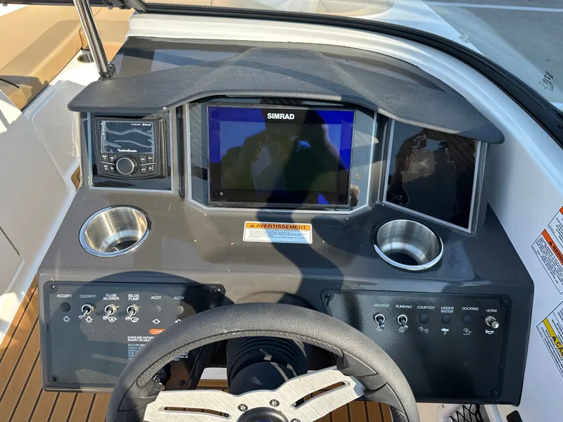 Slide: The Image of Bayliner VR6 2025 - 25