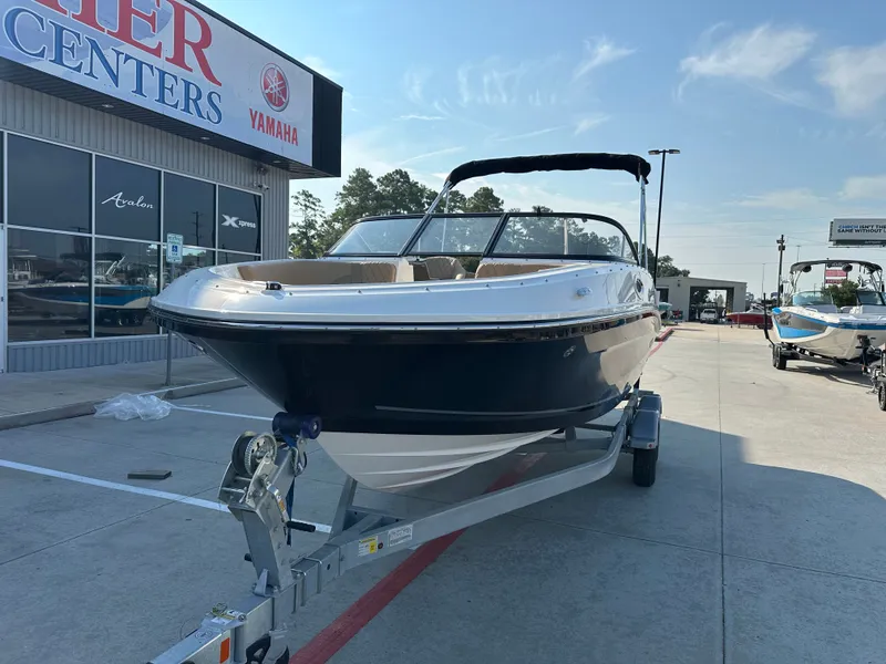 Slide: The Image of Bayliner VR6 2025 - 3