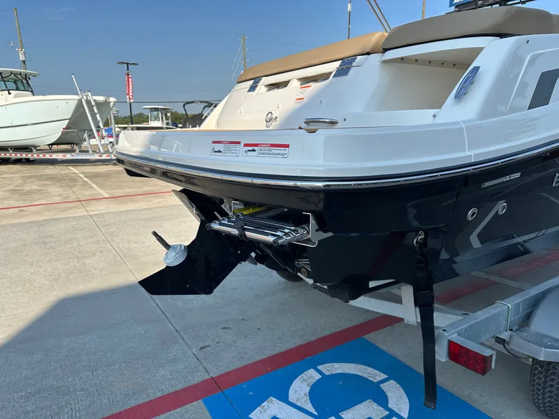 Slide: The Image of Bayliner VR6 2025 - 8